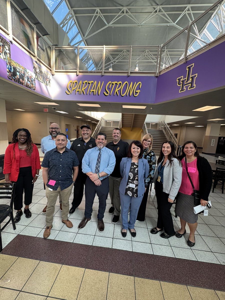 Principals leading and learning together conducting instructional focus area classroom visits -- teaching and learning happens here! @fontanaunified 🤓🤩😎