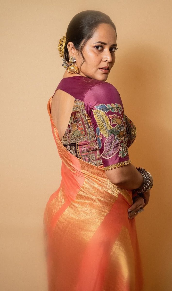 तुम हिंदी का शब्द हो मैं हूँ गणित सवाल 
मेरा हल तो एक है …
तेरे अर्थ हज़ार