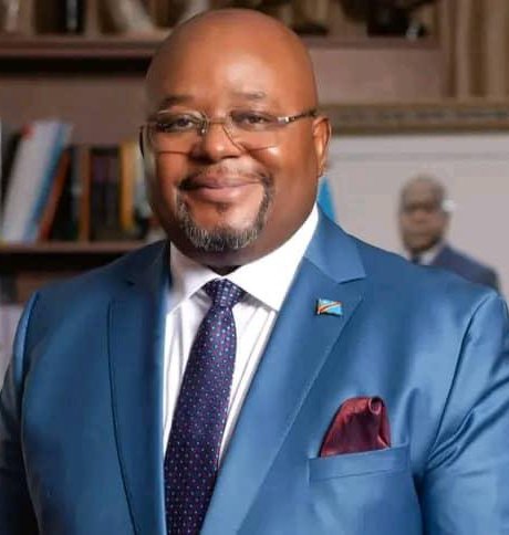 On humilie mon autorité morale, on me propose sa place pour lui faire encore mal, normalement, je ne prends pas le morceau de viande par LOYAUTÉ. 
🤣🤣🤣🤣🤣🤣🤣🤣🤣🤣