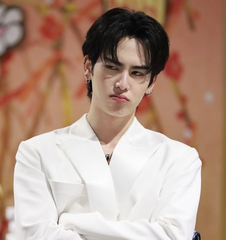 #PerthSanta au ♡
── Meant To Be Yours ── 

Sebagai seorang single parents, Bian harus banting tulang untuk menghidupi dirinya dan putri semata wayangnya. Masalah percintaan? TRAUMA FINAL BOSS!

But talk to who?
"Udah susah2 tutup pintu hati, eh malah kebuka suka rela! NJIR"