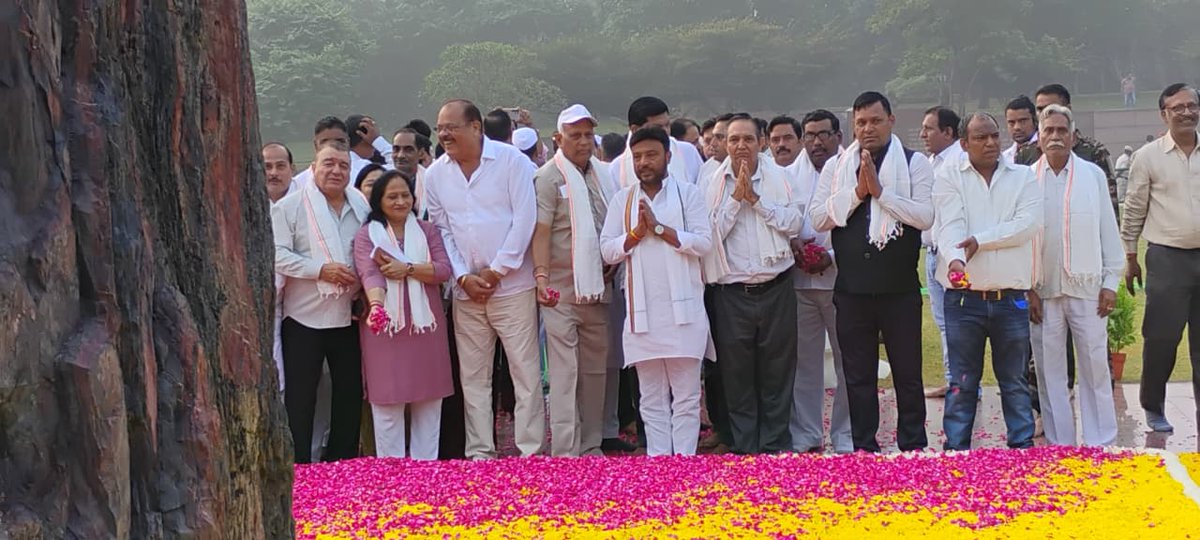 भारत की प्रथम महिला पूर्व प्रधानमंत्री आयरन लेडी स्वर्गीय इंदिरा गांधी जी की पुण्यतिथि पर बाबरपुर जिला कांग्रेस कमेटी के सभी सम्मानित साथियों के साथ शक्ति स्थल पहुंचकर उनको पुष्पांजलि अर्पित की।

इंदिरा गांधी जी का ये बलिदान
   याद रखेगा हिंदुस्तान।
इंदिरा गांधी अमर रहे अमर रहे