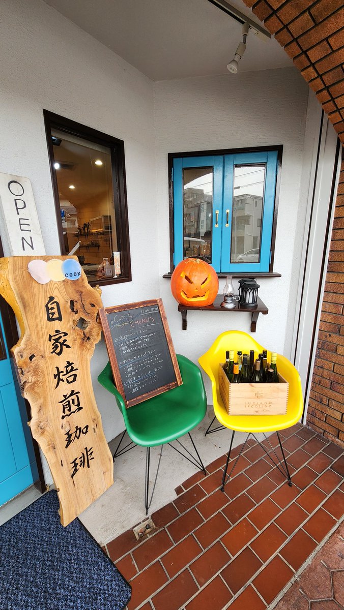 tsuzu_petbousai's tweet photo. こんにちわん🐶
地域のお店でカボチャパーツを集めてお菓子をいただいたわん🐶
ハッピーハロウィン🎃わん🐶
#DAYSdesignbotanical #FOLKCoffeeandCamper #amacha . #横浜たまご #happyhalloween🎃 #都筑区 #港北区 https://t.co/D9xQ9gMYI4