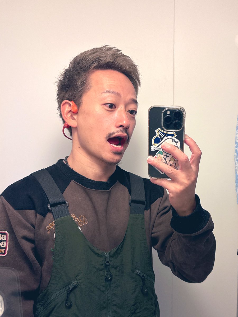 bigocian29's tweet photo. 今日は！？
池袋LivingBarFI5VEでライブです！

そして明後日は...!?
池袋LivingBarFI5VEでソロライブ！
不安笑...

#池袋LivingBarFI5VE 
#優しい未来　#大海 https://t.co/t9jEC1BQdp