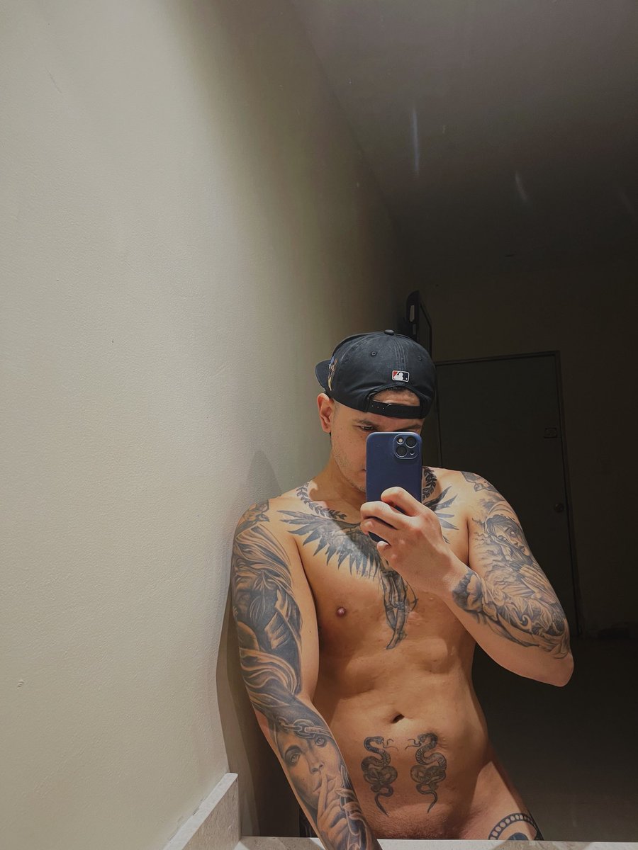 LmJerry1995's tweet photo. Buenas noches ya! #sexy #gay #mexican https://t.co/WhWmn1BhGp