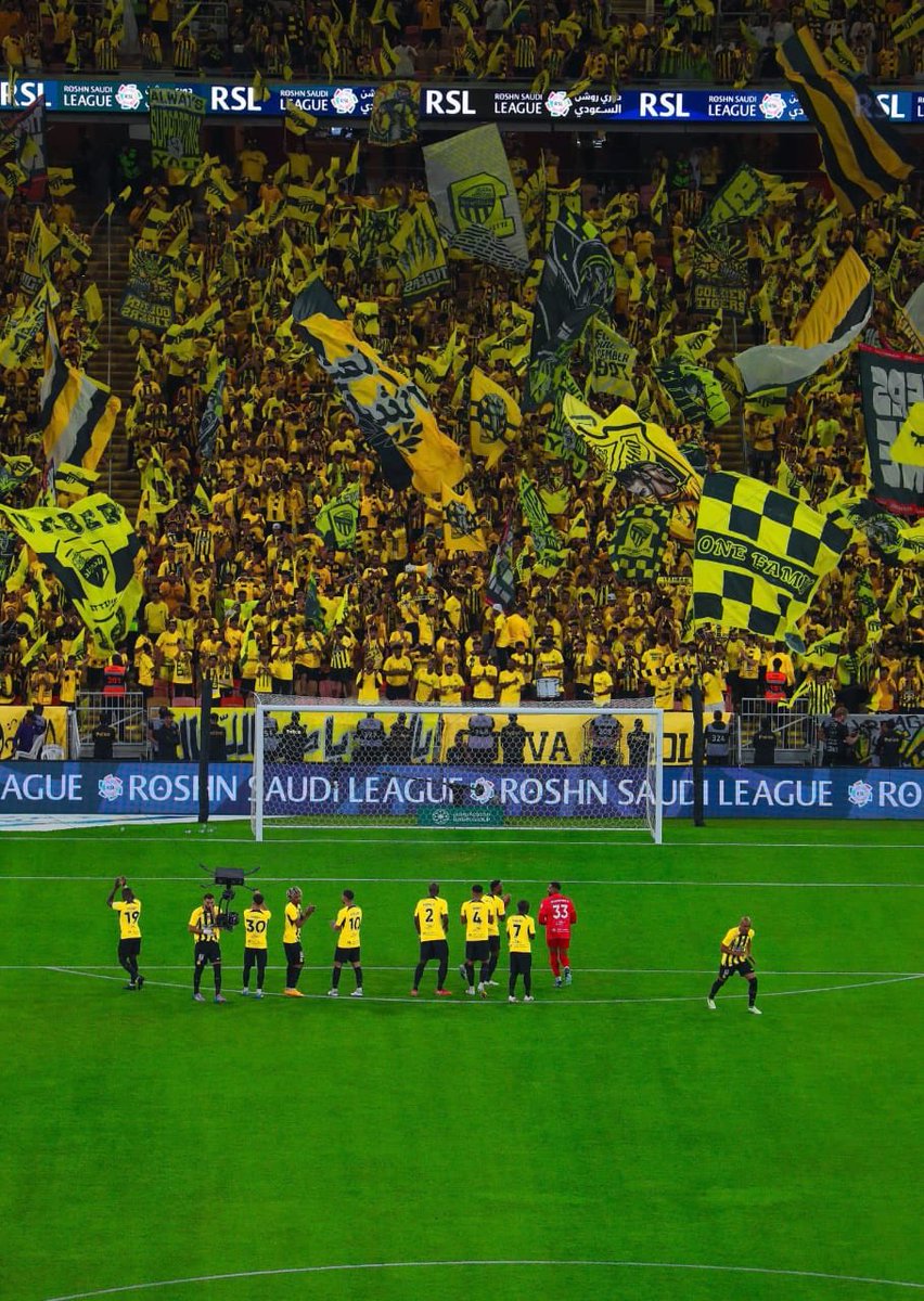 المدرج ملك جمهوره مو من حق اي احد يستثمره ويفرغ لنا المدرج ويقسمنا بكيفه وهواه..
استثمر ب اي شي الا #المدرج من المعيب انك اتحادي وتستغل السلطه بهدم كل الي بناه لؤي مشعبي من توحيد الصف خلف معشوقهم #الإتحاد وخلا المدرج يلتف حول فريقه وناديه بكل الألعاب وزرع فيهم الإتحاد حول ناديهم