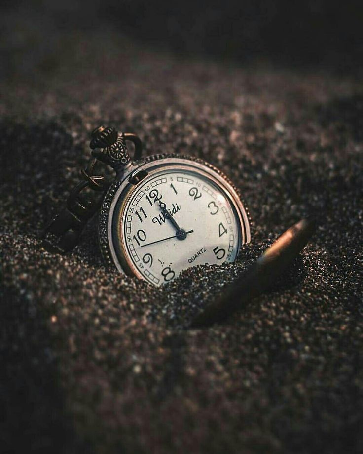 Hiç şaşmayan saat gibi dir kader                 
Yolu sen yürürsün 
Nereye gideceğini o belirler...!  #günaydın