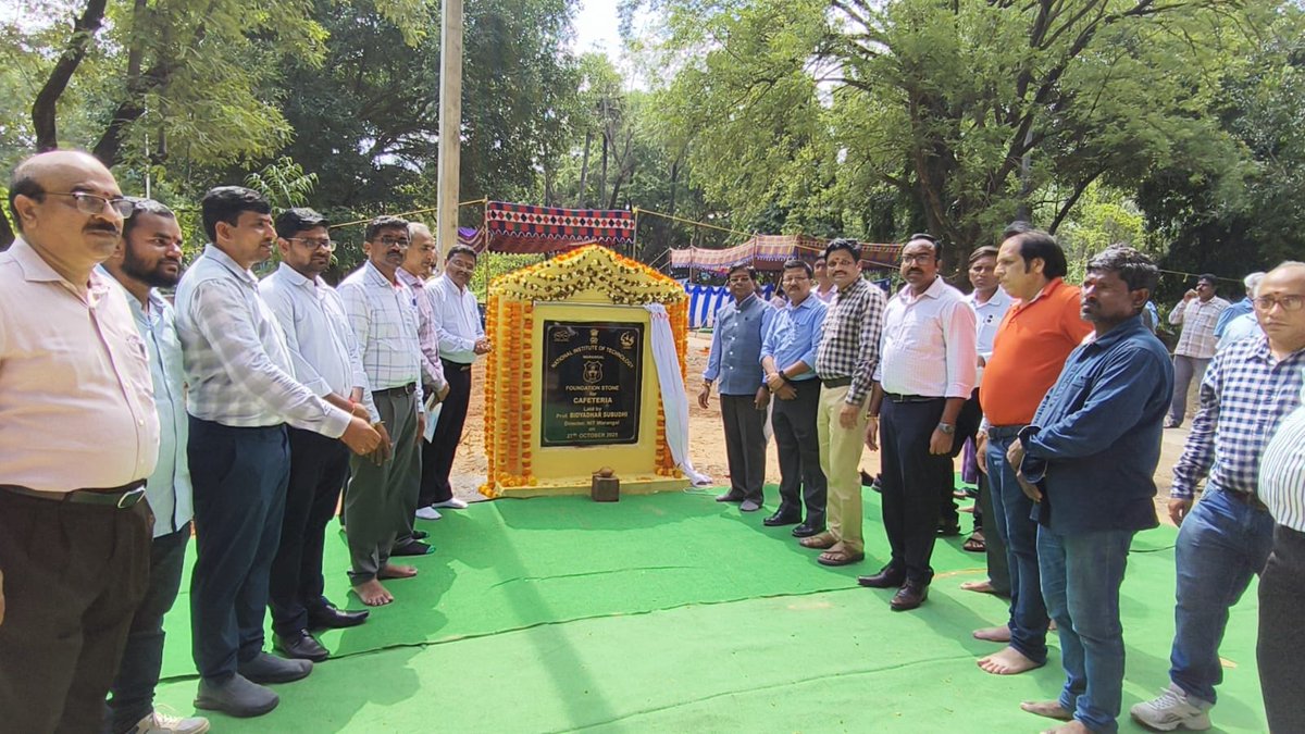 warangal_nit's tweet image. Exciting News from NIT Warangal!
The foundation stones laid for 2 major projects
· Open-Air Amphitheatre: ₹24.40 cr | 2,500 seats | 18 mon completion
· Cafeteria: ₹6.11 cr | 350-seat dining hall | 11 mon completion #NITWarangal #CampusDevelopment #Infrastructure @EduMinOfIndia