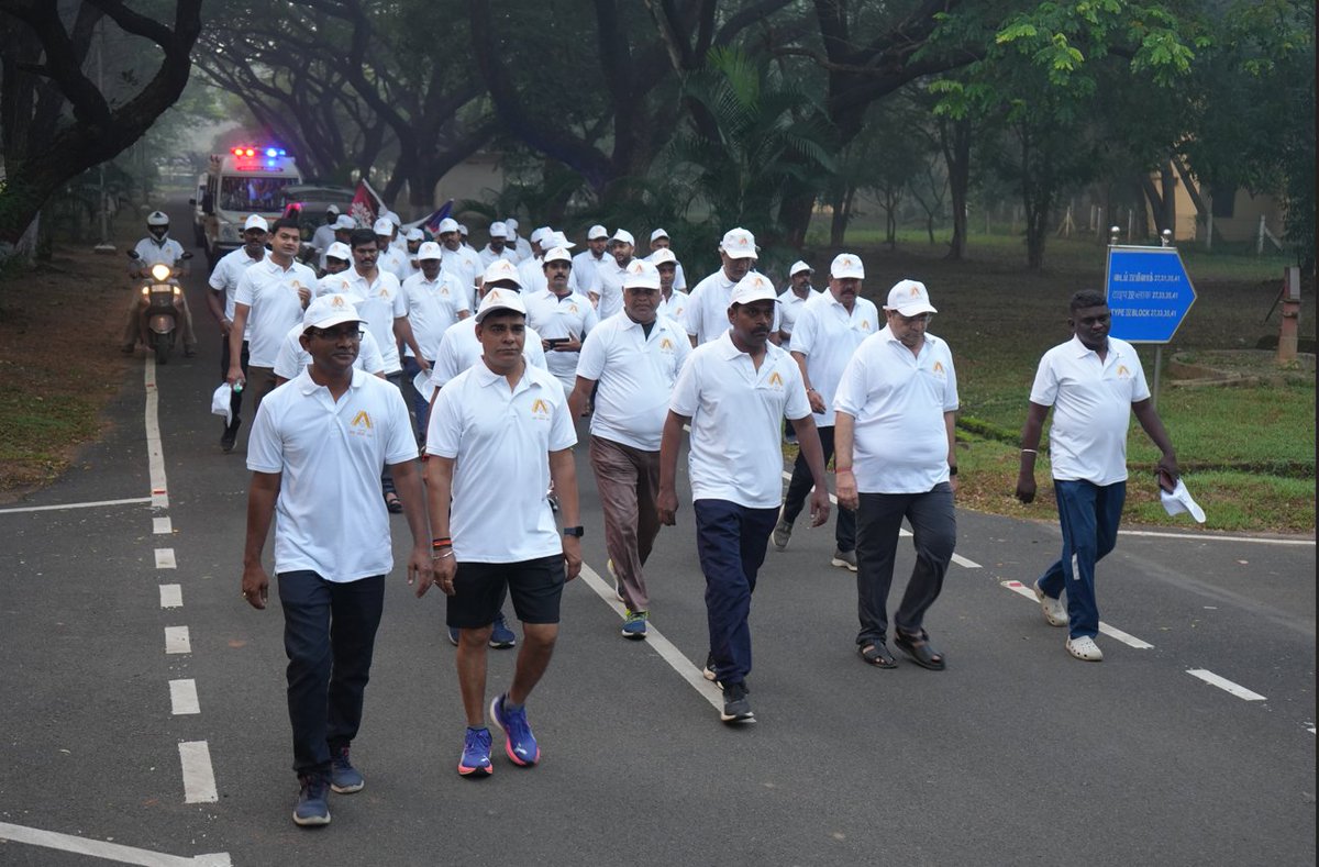 To celebrate National Unity Day and as part of Vigilance Awareness Week, AVNL organized a ‘Run for Unity’ inside the AVNL HVF Estate. 
The event was inaugurated by Shri Sanjay Dwivedi, CMD in the presence of Shri Satyabrata Mukherjee, Director (Operations &amp; HR), Shri V. Rambhad,