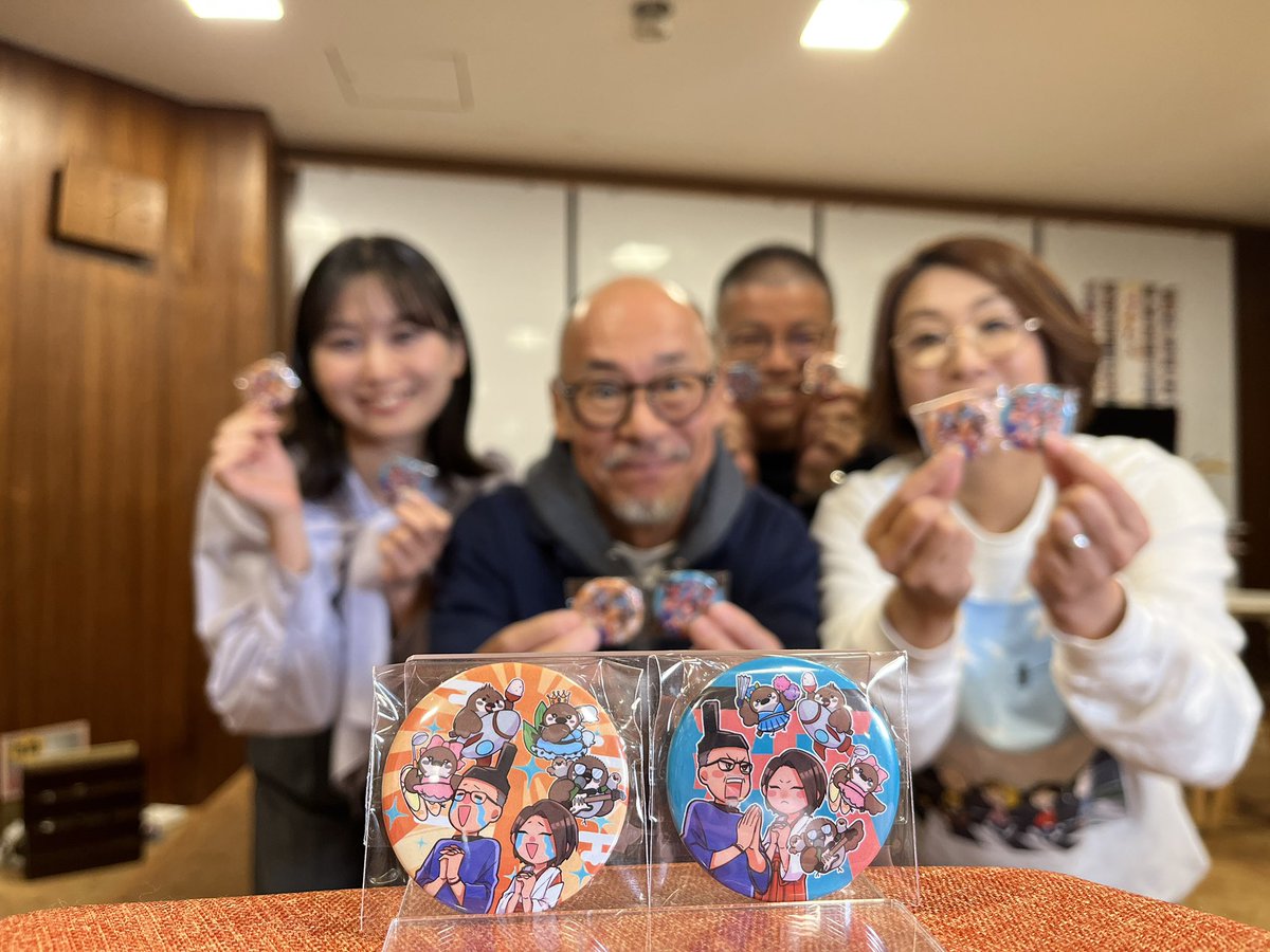 缶バッジはこんな感じ🤩👏🏻 1個700円です☺️ サイン会付きグッズ販売