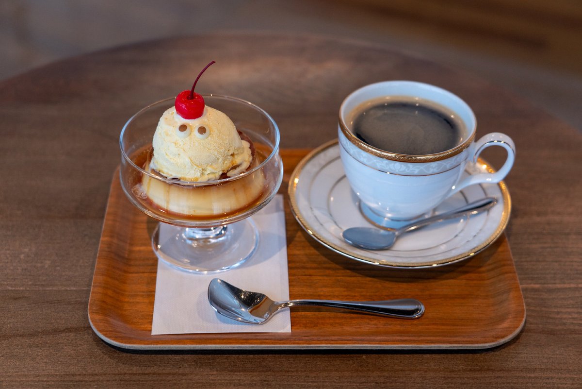 本日10/31まで🎃

関門海峡ミュージアム4階「クルーズカフェキャナル」では、展示エリア入場券とのセット限定で【門司港ゴーストサイダー】を販売しております👻✨

昭和レトロプリンやアイスには“目玉トッピング”をサービス中です👀🍨
皆さまのご来店をお待ちしております。