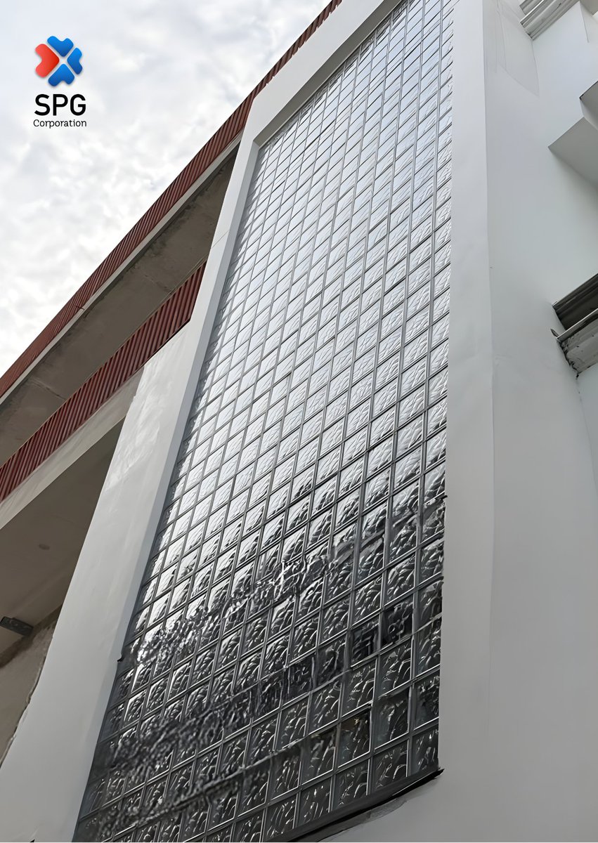 VetroWalls's tweet photo. "Redefining modern architecture with the timeless charm of glass blocks 💎 https://t.co/ELxKGqmFPj