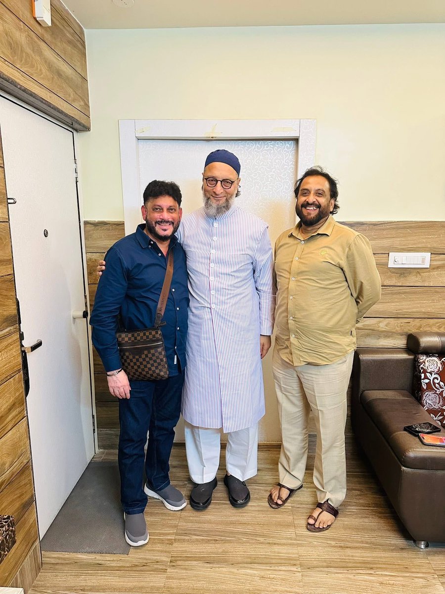 warispathan's tweet image. Today with @aimimnational_ president MP Barrister @asadowaisi saheb Maharashtra ex MP @imtiaz_jaleel in Kishanganj Bihar. 
Bihar badlega Inshaallah!
Vote for patang chaap 🪁