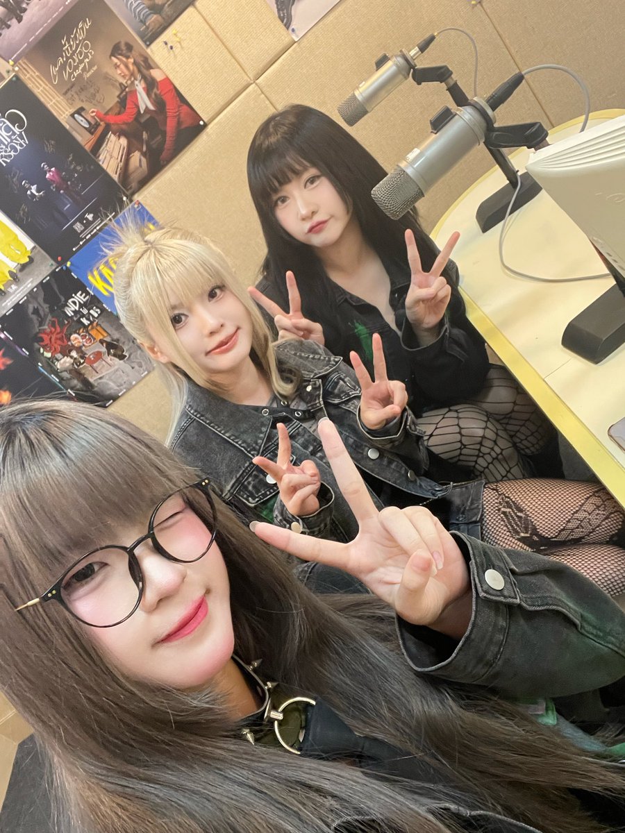 Sky2ndDimension's tweet photo. Promote 3rd Single ที่ Cat Radio 📻✨
ขอขอบคุณโอกาสดีๆในครั้งนี้มากๆเลยค่ะ ขอบคุณจริงๆที่เอ็นดู 2nd Dimension
ไม่เคยคิดฝันมาก่อนเลยที่จะได้ออกรายการวิทยุแบบนี้ค่ะ สกายจะเก็บประสบการณ์แบบไม่รู้จบต่อไป จะพัฒนาตัวเองต่อไปเรื่อยๆค่ะ
#Sky2D #Sky2ndDimension #2ndDimension
#catradio https://t.co/bdCo5dXrsZ