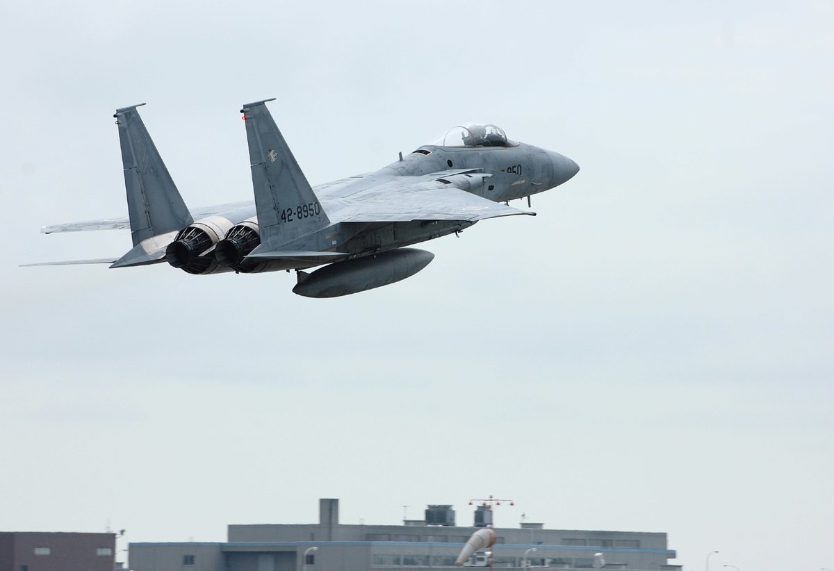 昨日、日本海、オホーツク海及び東シナ海において領空侵犯のおそれがあったため、空自北部航空方面隊等の戦闘機が緊急発進し、対応しました。防衛省・自衛隊は、引き続き、我が国の領域と国民の皆様の平和な暮らしを守るため、２４時間３６５日、対応に万全を期していきます。※写真は資料画像