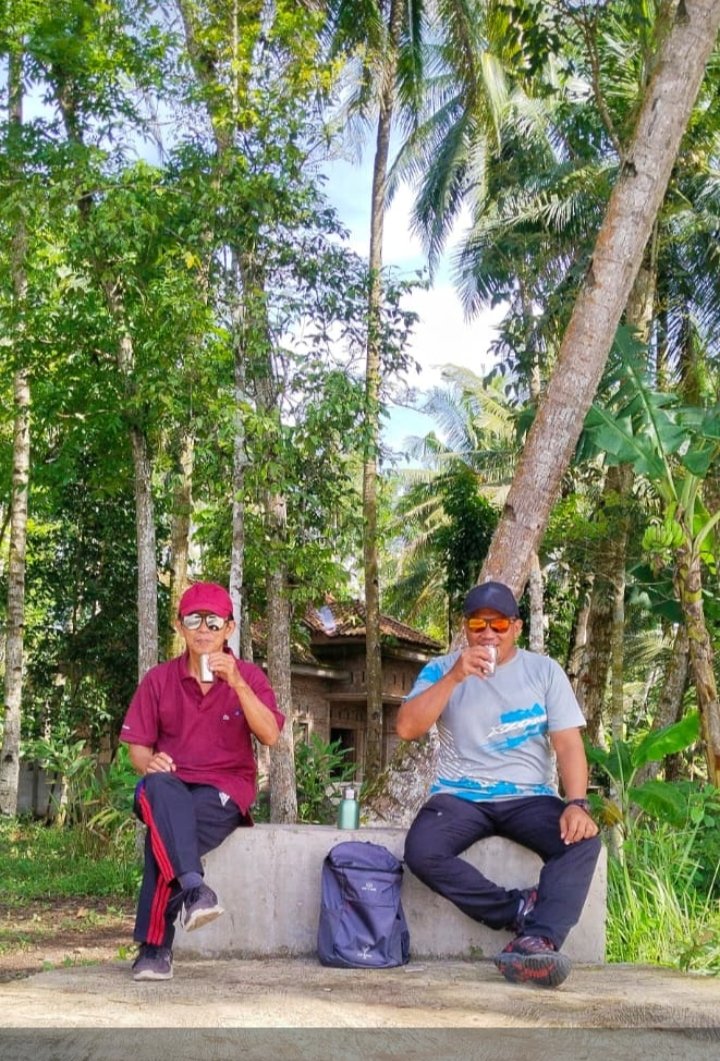 Selamat siang.
Kopi disela  jajah  desa  milang  kori. 
Salam sehat semuanya. 💪