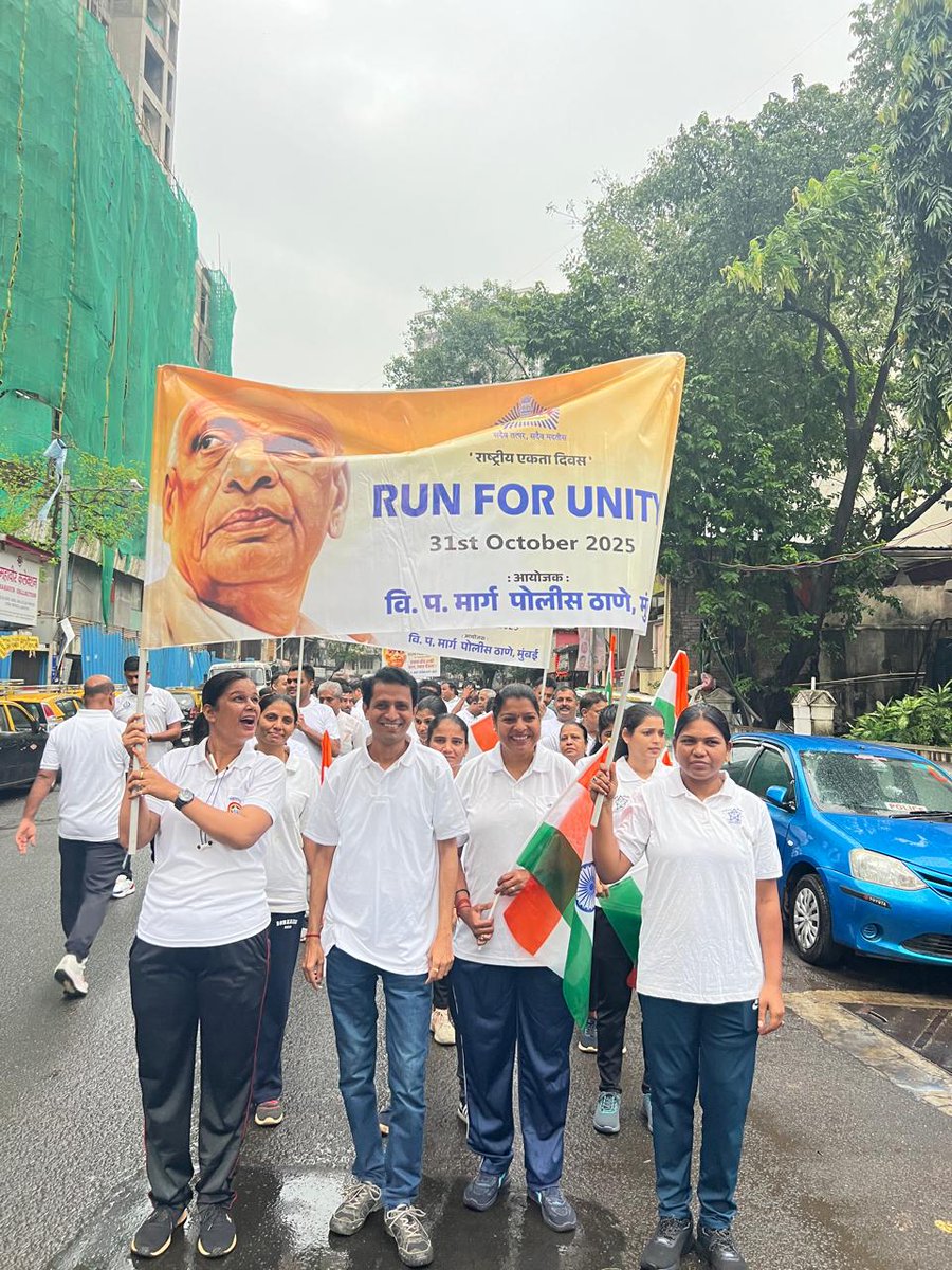 VPRoadPS's tweet image. Today, on the occasion of #Ekta Diwas and the birth anniversary of Sardar Vallabhbhai Patel, a “Run for Unity” was organised within the jurisdiction of  V. P. Road Police Station, covering the route from C. P. Tank circle to Girgaon church.
  #RunForUnity, celebrating his legacy.