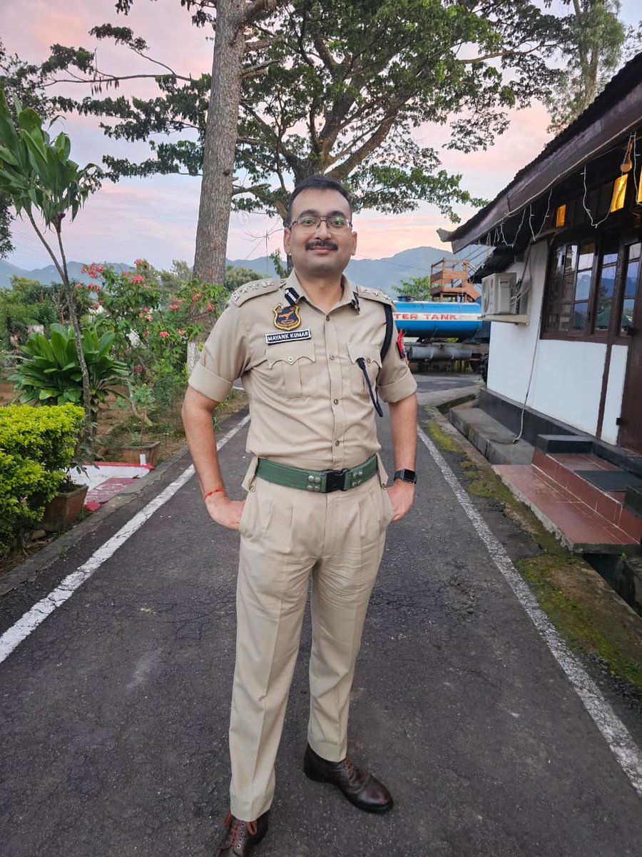 DimahasaoPolice's tweet image. Dima Hasao Police bid farewell to Sh Mayank Kumar, IPS on his transfer from the district and thank him for his service to the DEF. We also extend heartily welcome to Sh Ripunjoy Kakoti, APS as the SSP, Dima Hasao and wish him all the very best.@assampolice @HardiSpeaks  @DimaDipr