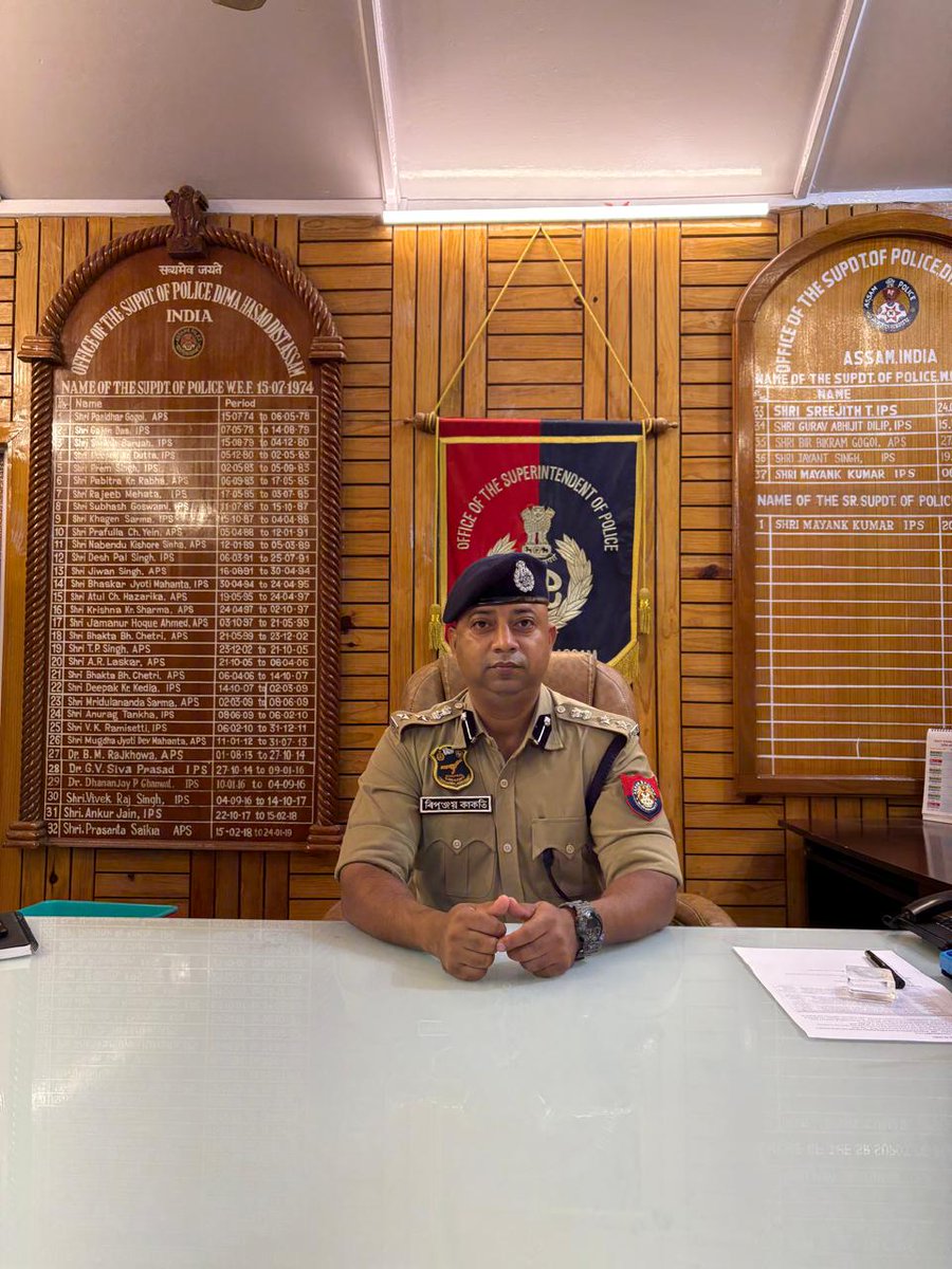 DimahasaoPolice's tweet image. Dima Hasao Police bid farewell to Sh Mayank Kumar, IPS on his transfer from the district and thank him for his service to the DEF. We also extend heartily welcome to Sh Ripunjoy Kakoti, APS as the SSP, Dima Hasao and wish him all the very best.@assampolice @HardiSpeaks  @DimaDipr