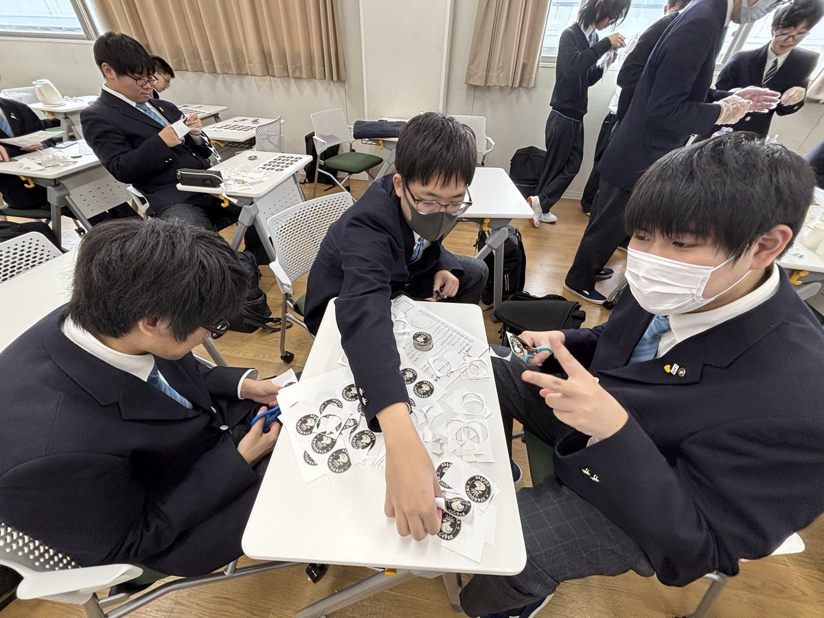 CLARKNEXTTokyo's tweet photo. 【文化祭準備】11月2日.3日に向けて準備中！※事前予約制です。是非キャンパスへお越しください♪
#文化祭 #高校文化祭 #クラーク https://t.co/847pSWoLM2