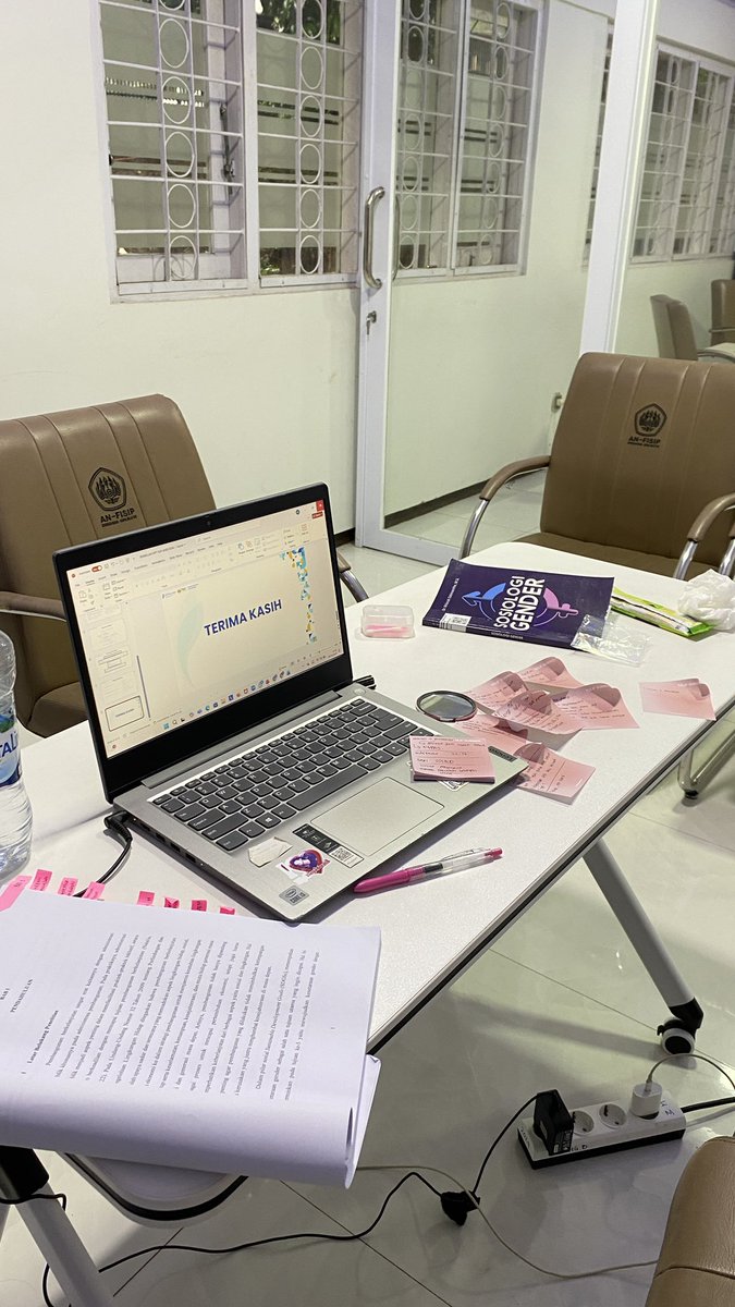 markfluerysh's tweet image. masyaallah tabarakallah thank you all 🥺💗 #sempro #skripsi #fisipunpad