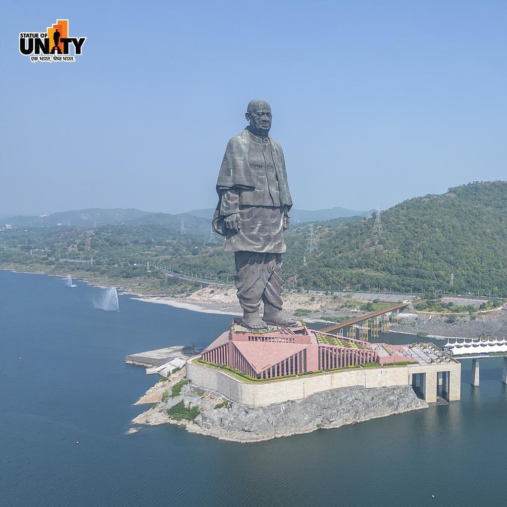 sranvijaysingh's tweet image. भारत माता के महान सपूत, लौह पुरुष, &apos;भारत रत्न&apos; सरदार वल्लभ भाई पटेल जी की 150वीं जयंती एवं &apos;राष्ट्रीय एकता दिवस&apos; के अवसर पर  उन्हें विनम्र श्रद्धांजलि ।।
 भारत&apos; को एक सूत्र में पिरोने का संदेश देने वाले श्रद्धेय &apos;सरदार साहब&apos; की पावन स्मृतियों को नमन ।।