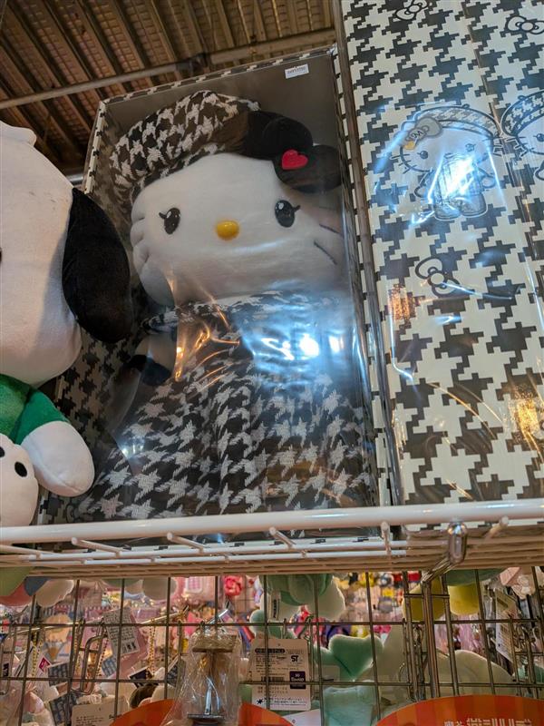✨新商品ハローキティのモノクロガーリー入荷✨ 千鳥格子がオシャレ