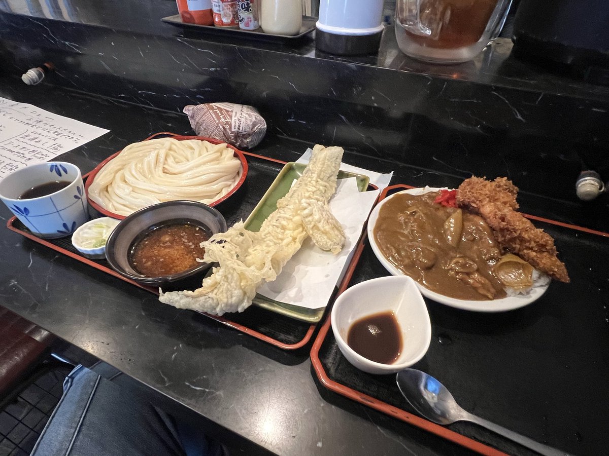 88ochan88's tweet photo. うどん居酒屋まさかさん
1本穴子天ぷらざるうどん+カツカレー
ソースカツバーガー(愛)
穴子天が出来るとの事でオーダーしたら割り箸よりもデカくて写真に収まらない
群馬遠征している方が撮影してました
喰王頑張って下さい
マスター・スタッフ、ごちそうさまでした
#うどん居酒屋まさか
#Agzz https://t.co/2t3SHy3GQF