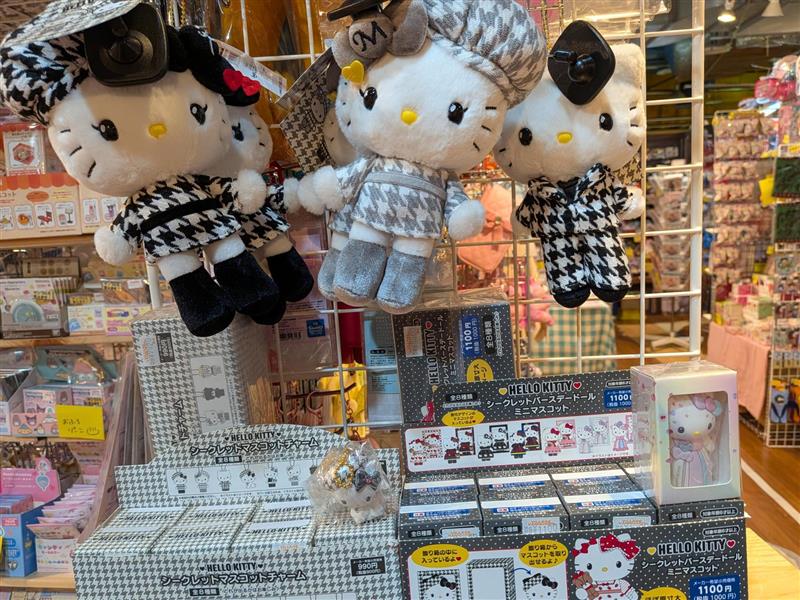 ✨新商品ハローキティのモノクロガーリー入荷✨ 千鳥格子がオシャレ