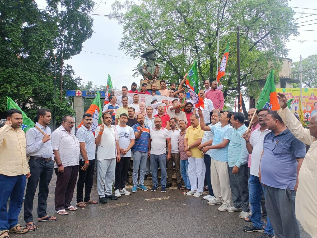 आज पलामू संसदीय क्षेत्र के मेदिनीनगर में राष्ट्रीय एकता दिवस पर आयोजित #RunForUnity में शामिल होकर लौह पुरुष, भारत रत्न सरदार वल्लभभाई पटेल जी की 150वीं जयंती पर उन्हें नमन किया।

सरदार साहब की विरासत — एक भारत, श्रेष्ठ भारत!

#SardarPatel150 #sardarpateljayanti #VDRam #palamu