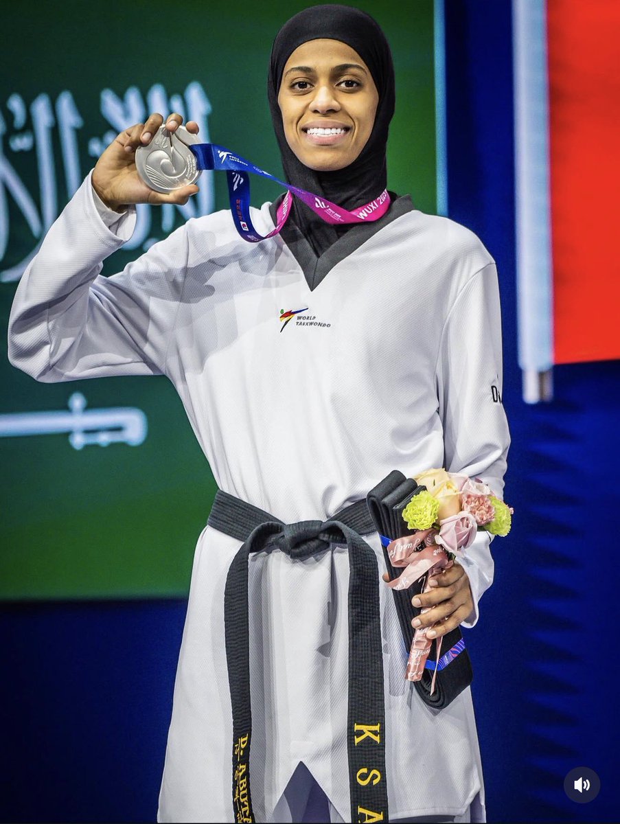 حمدآ لله حققت فضية العالم 🥈 في بطولة العالم للتايكواندو 2025 
فرحتي لا توصف بتمثيلي وطني المملكة العربية السعودية والوصول إلى هذه المرتبة العالمية التاريخية 
شكراً جزيلاً لقيادتنا الرشيدة و لفريقي ولعائلتي ولكل من ساندني بدعوة. 🇸🇦💚
#دنيا_أبو_طالب #التايكواندو