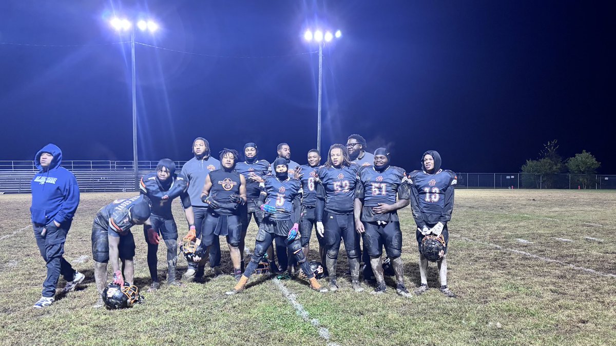 Coach_Whit6's tweet photo. Man, I’m super proud of these cats . They’ve been doing a lot, but they weathered the storm. /#countystrong https://t.co/ruwn0AgHY7