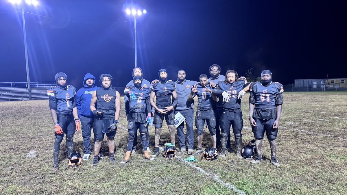 Coach_Whit6's tweet photo. Man, I’m super proud of these cats . They’ve been doing a lot, but they weathered the storm. /#countystrong https://t.co/ruwn0AgHY7