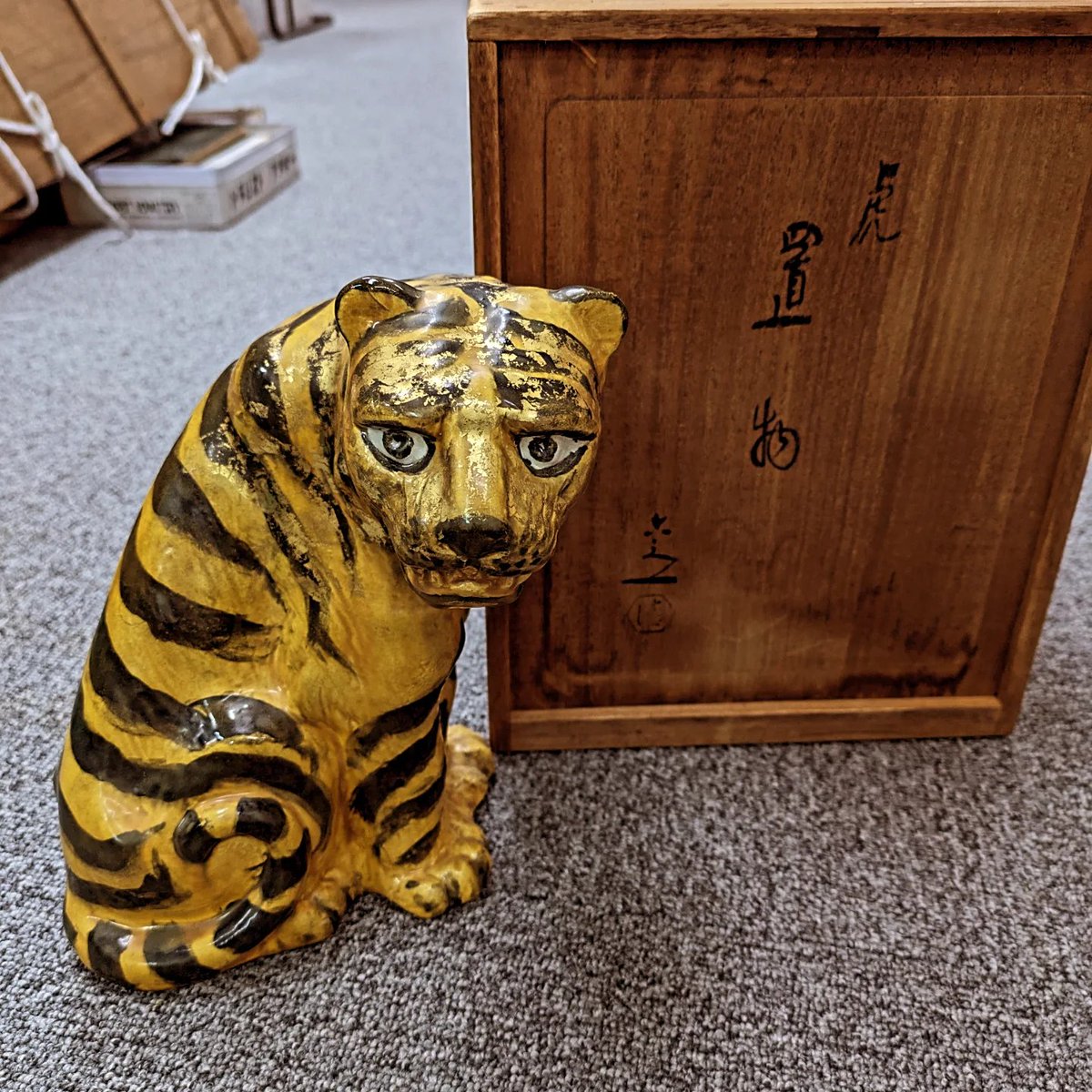 旧蔵銀製古董貔貅置物。包漿豊かにして自然な経年を示し、鎮宅辟邪の意を持つ佳品。 旧蔵銀製古董貔貅置物。包漿豊かにして自然な経年を示し、鎮宅辟邪の意