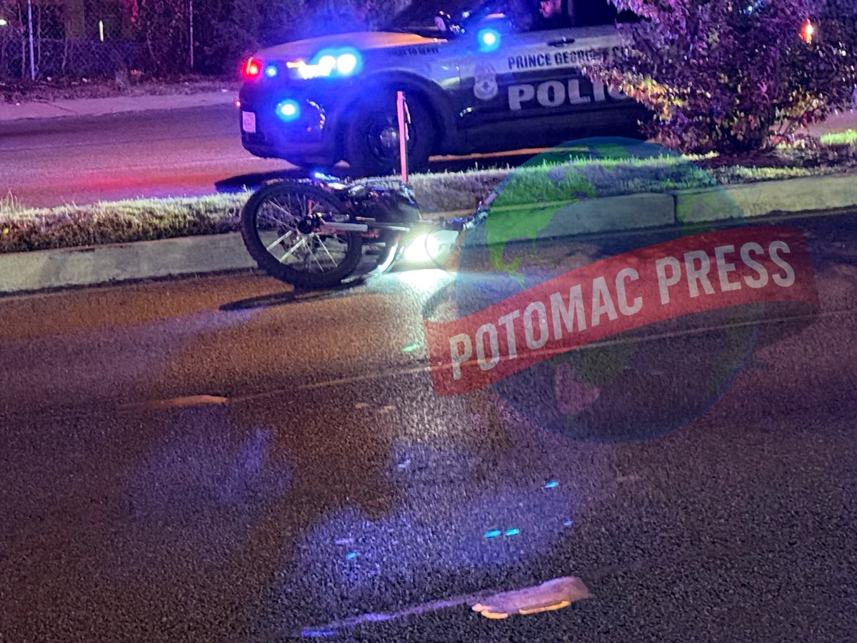 CCNN_dc's tweet image. 🚨 Cyclist critically injured after being struck

A cyclist was hit and pinned under a vehicle on Silver Hill Rd before being extricated by fire crews. Victim rushed to the hospital in critical condition.

#PGCounty #DMVNews #SilverHill #TrafficAlert  #PotomacPress #BreakingNews