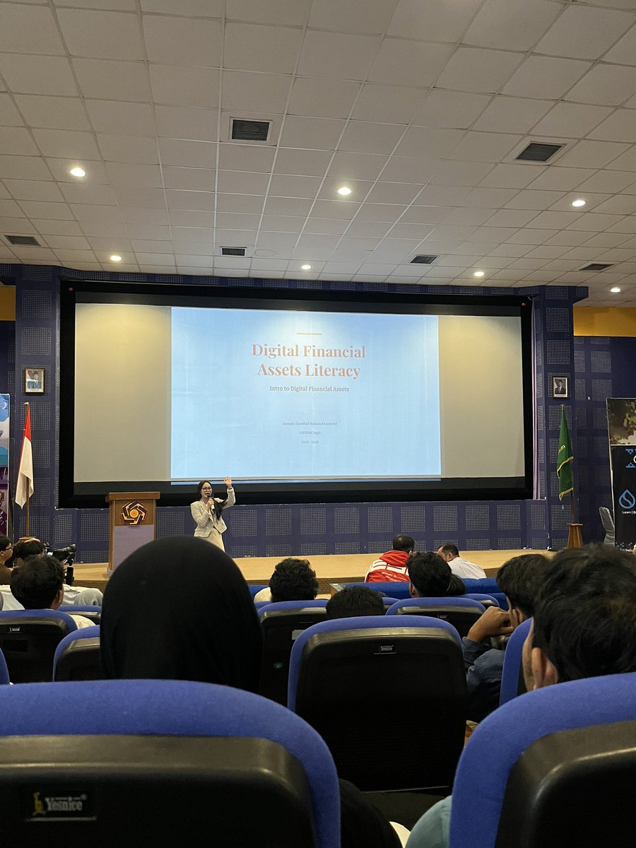 ieelhaam tweet media