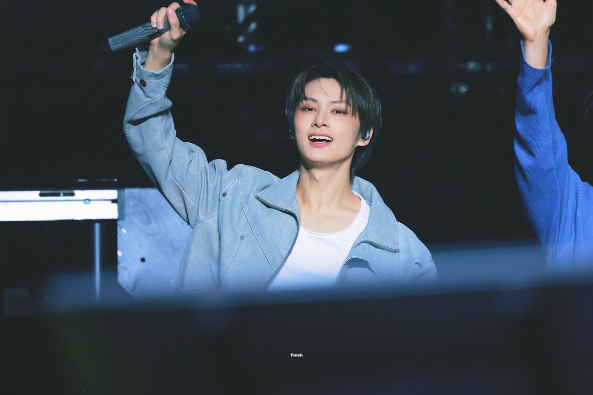 251030
#준 #JUN #문준휘 #文俊辉 #세븐틴 #SEVENTEEN