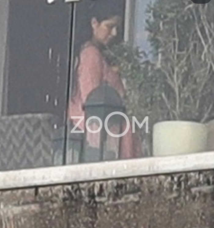 Vickat247's tweet photo. Katrina at home 
#Katrinakaif #VickyKaushal #v #kay #babycomingsoon #victrina #vickat247 https://t.co/UbmGnQ6RS3