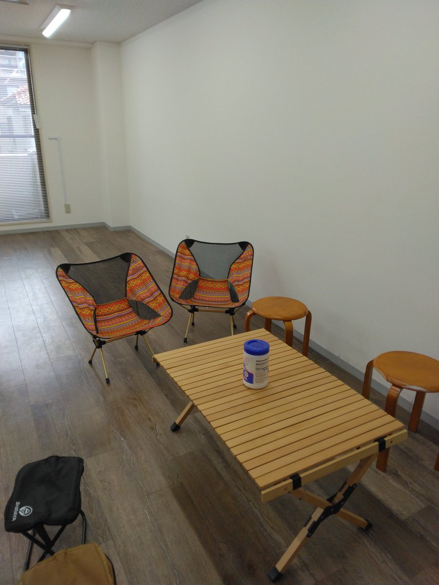 MinakoKaburagi's tweet image. 他には個室もあり、こちらも居心地良さそうでした。私は校正作業に煮詰まったら、一時利用席に駆け込む可能性大な気がします（笑）今日は清水が丘にあるLanternさんのお菓子も並べられていて、お祝いムードに溢れた華やかな雰囲気に満ちていました✨☕🍰✨
#ファンク
#func
#シェアオフィス
#府中市