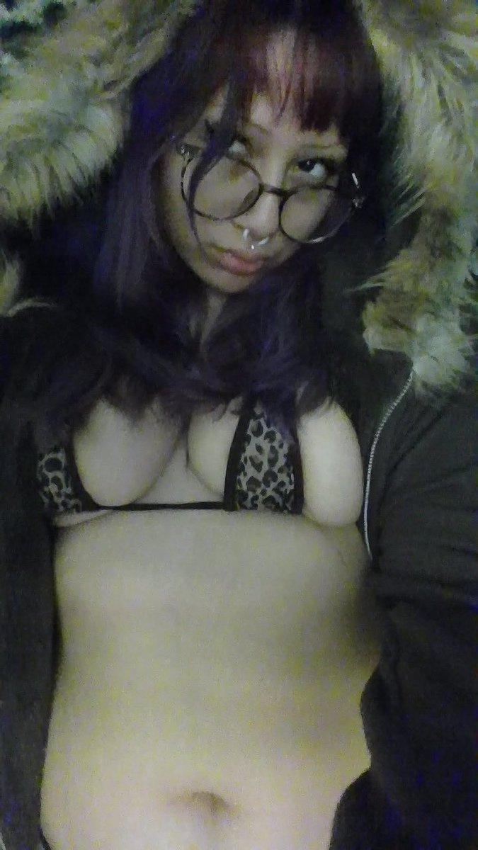 spitm3out's tweet photo. playing w my laptop cam 2day https://t.co/1qmCvXpfKL