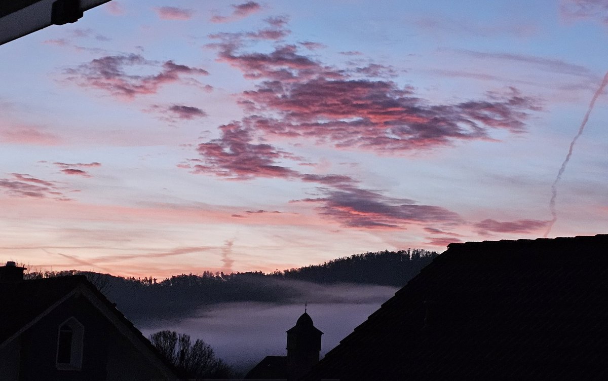Guten Morgen ☕️🌄
.
#Sonnenaufgang #morgenstimmung #morgens #Kaffee #beautiful