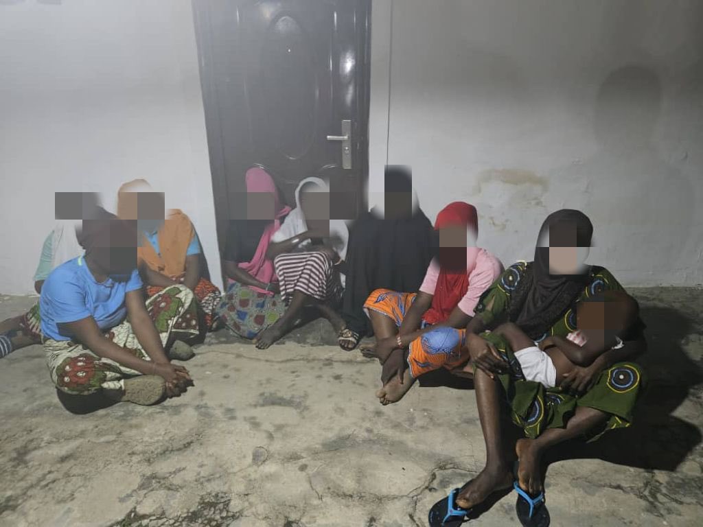 WISEWISDOM_2022's tweet image. PRESS RELEASE

FCT POLICE RESCUE 23 VICTIMS OF TRANSNATIONAL KIDNAPPING UNHURT.

…as 14 suspects were arrested.

In a major breakthrough against kidnapping and human trafficking, operatives of the FCT Police Command’s Scorpion Squad, have successfully arrested fourteen (14)…