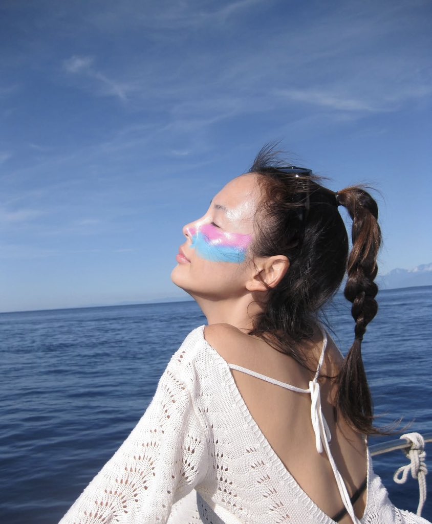 iLab101's tweet image. 🌤️ Breeze, sun, and ocean care — all in one swipe.
iLab Color Sunscreen Stick keeps your skin glowing and protected while being 100% coral-friendly. 🌊✨
Loved by divers, trusted by the sea. 💙
#iLab #ColorSunscreenStick #CoralFriendly #OceanSafe #DiverApproved