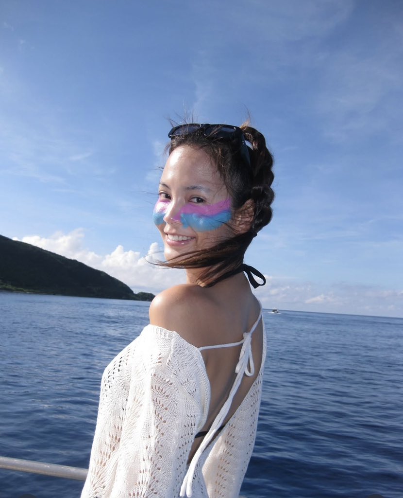 iLab101's tweet image. 🌤️ Breeze, sun, and ocean care — all in one swipe.
iLab Color Sunscreen Stick keeps your skin glowing and protected while being 100% coral-friendly. 🌊✨
Loved by divers, trusted by the sea. 💙
#iLab #ColorSunscreenStick #CoralFriendly #OceanSafe #DiverApproved