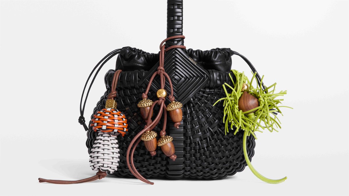 ロエベ　限定チャーム　桜 LOEWE ロエベ クラフテッド ワールド 原宿 限定 バッグチャーム