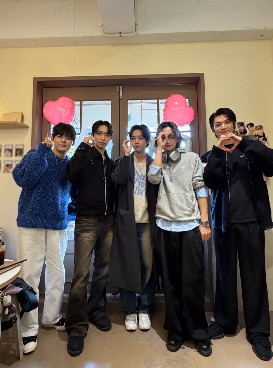 1006백일 기념🎁
1000일 컷 ㅎ

#BXB #비엑스비 #HYUNWOO #현우