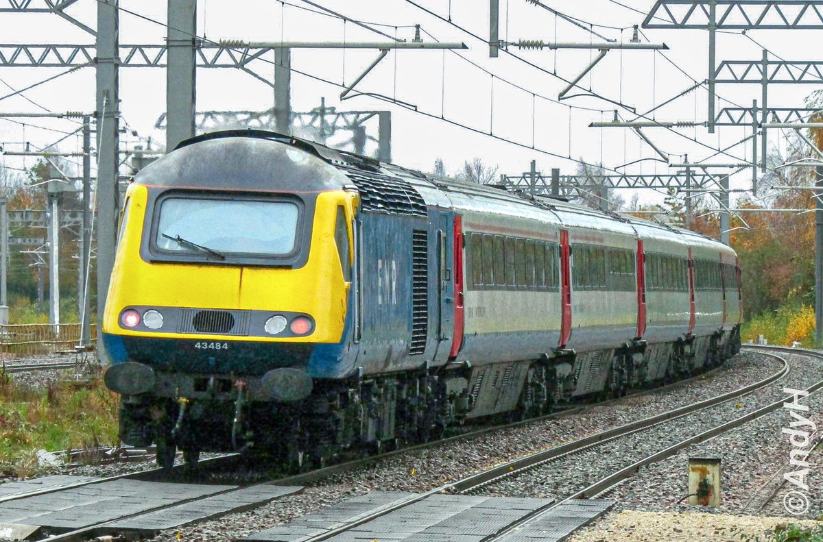 #HighSpeedHalloween Only 5 years ago today but what a difference that time makes! #OnThisDay2020 and 3 of the buffered #EMR #HST PCs were seen through Kettering on Notts passenger workings. 43423 on 1B48 (with 43073) and 43467 &amp; 43484 with a 6car 'Angel set' on 1B43 #MML 31/10/20