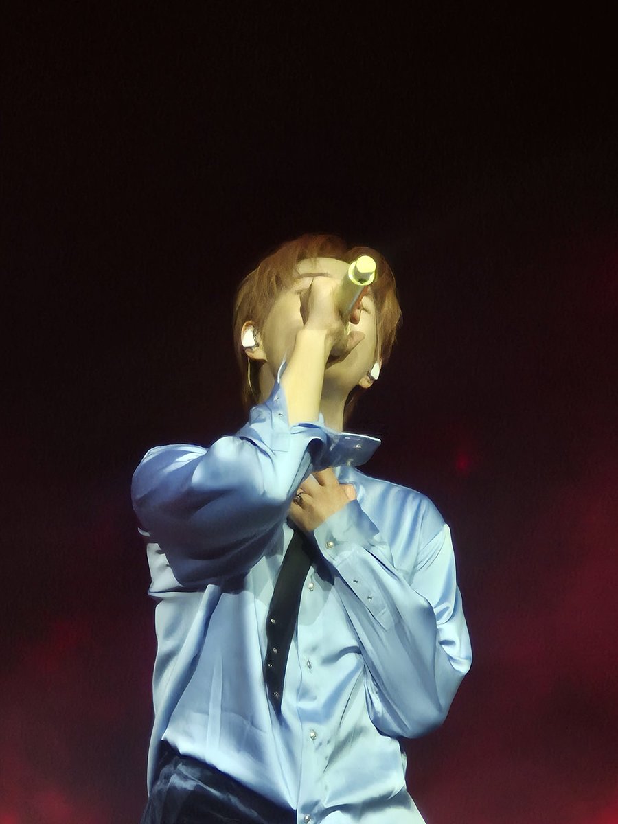 아직 이징기는 모름
노출이 있어야 스웩시한게 아닌데
단정한 사람의 옷매무새가 흐트러지면 얼마나
스웩시한지 😆
오늘 사람 여럿 잡으셨는데 ㅋㅋㅋㅋ
#온유 #ONEW 
#ONEWTHELIVE #PERCENT
#ONEW_THE_LIVE_PERCENT
#온유더라이브 #온유더라이브퍼센트 #온유콘서트