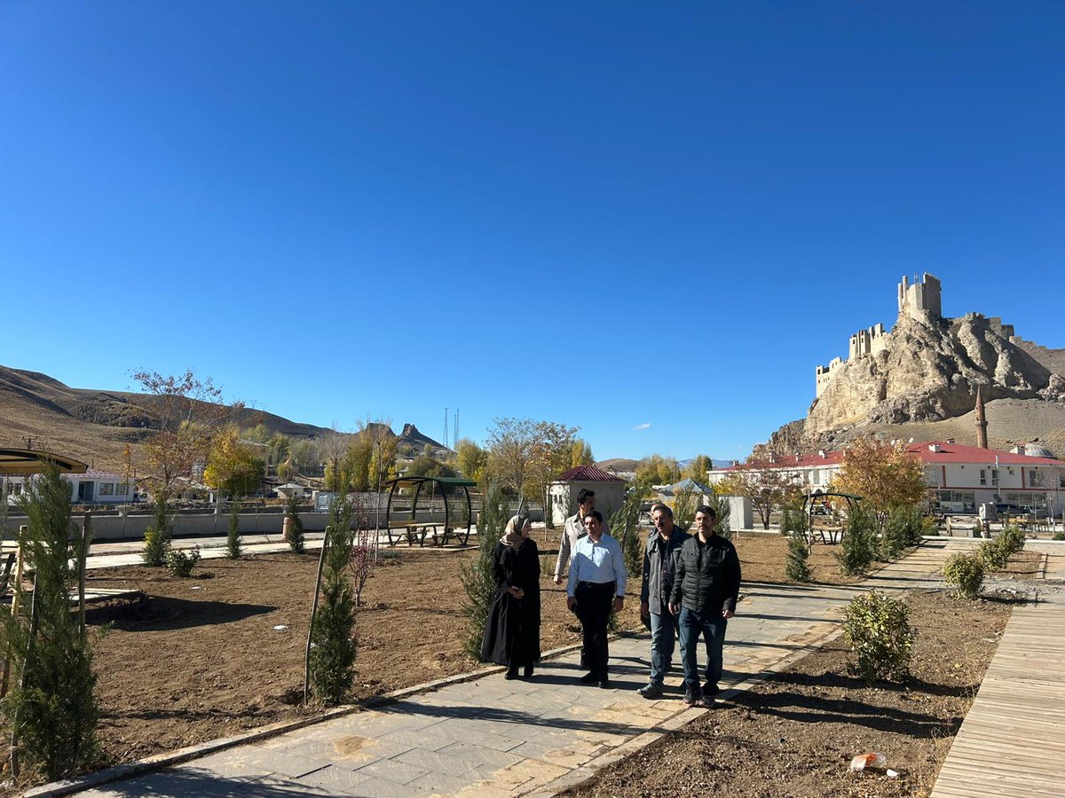Eşbaşkanlarımız Mukaddes Karakoç ve M. Tahir Ertaş, Hoşap Mahallesi’nde başlatılan park yenileme çalışmalarını yerinde inceledi. 
<a href="/MukaddesKrkcWan/">Mukaddes Karakoç</a> <a href="/TahirErtas65/">Mehmet Tahir Ertaş</a>