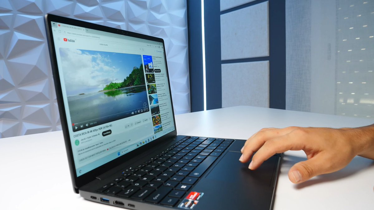 ChuwiSpain's tweet image. 💻✨ ¡El Chuwi CoreBook X 7430U es tu compañero ideal!

🚀 Potencia AMD Ryzen 7 7430U para multitarea y apps exigentes.
🖥️ Pantalla IPS 14" 2.8K, diseño ultradelgado de aluminio.
🔋 Batería de larga duración y USB4.

¡Mejora tu día a día! 💫
 #Portatil  #CoreBook