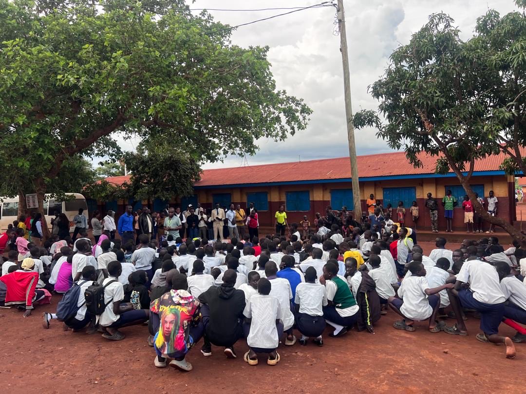 CavendishUg's tweet image. Learning through compassion.

Cavendish University students reached out to refugees in Kiryandongo Refugee Settlement, donating essential items and spreading hope during their study trip.

#CUUCares #CommunityEngagement #TransformativeEducation